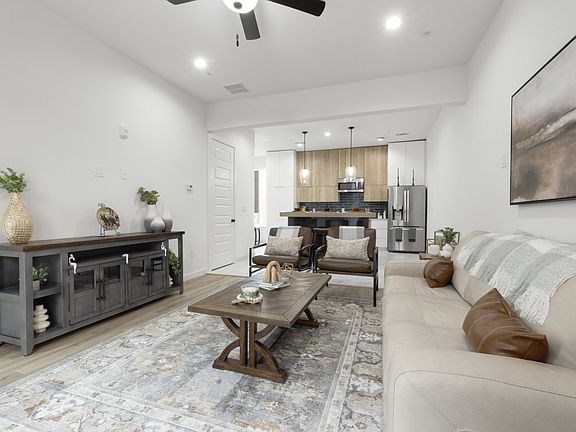 4th image of 4314 Roseland Ave #104