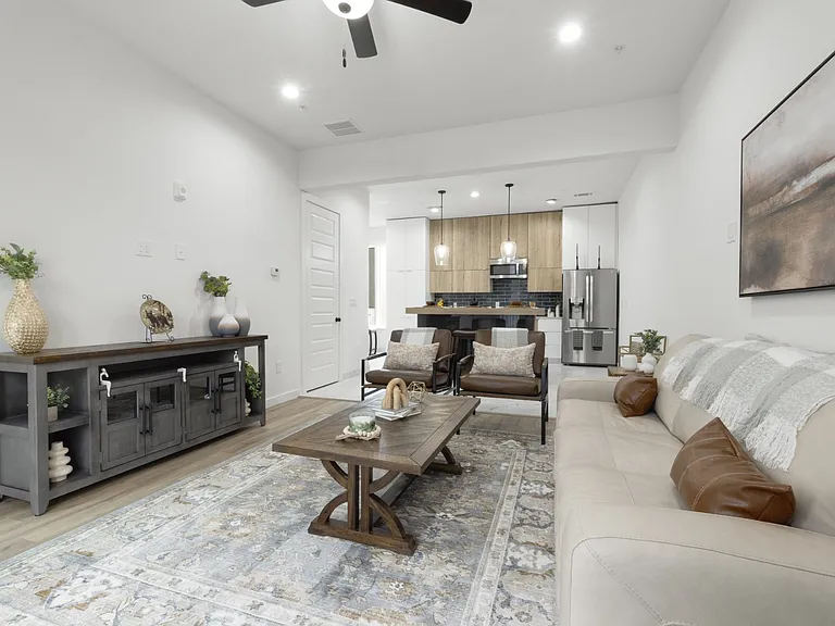 4314 Roseland Ave #104 — Photo 4
