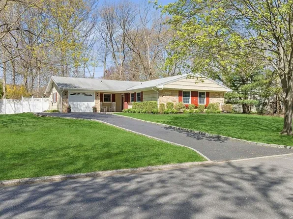 20 Shawmont Lane, Stony Brook, NY 11790