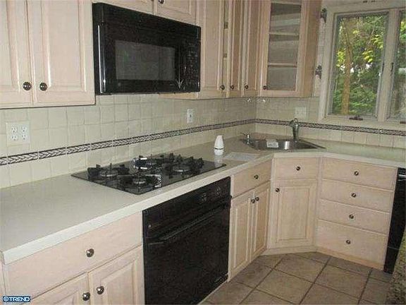 4th image of 1745 Josie Ln