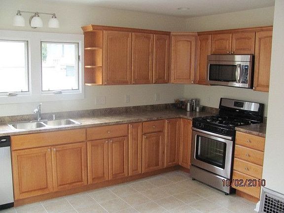 Maple Cabinets & New Appliances