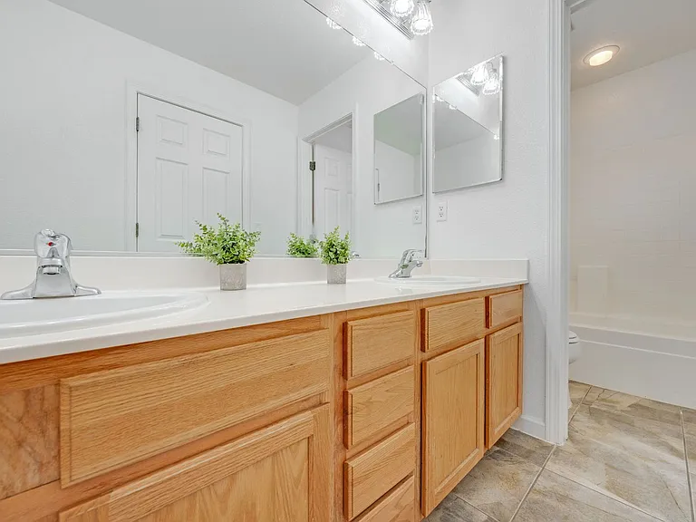 8739 Whitehouse Rd — Photo 40