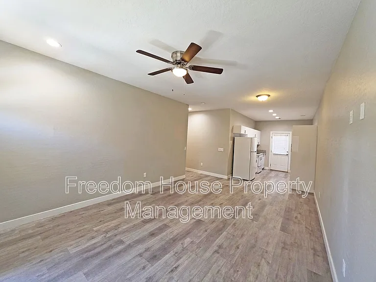 1121 Sixshooter Ave #4 — Photo 6