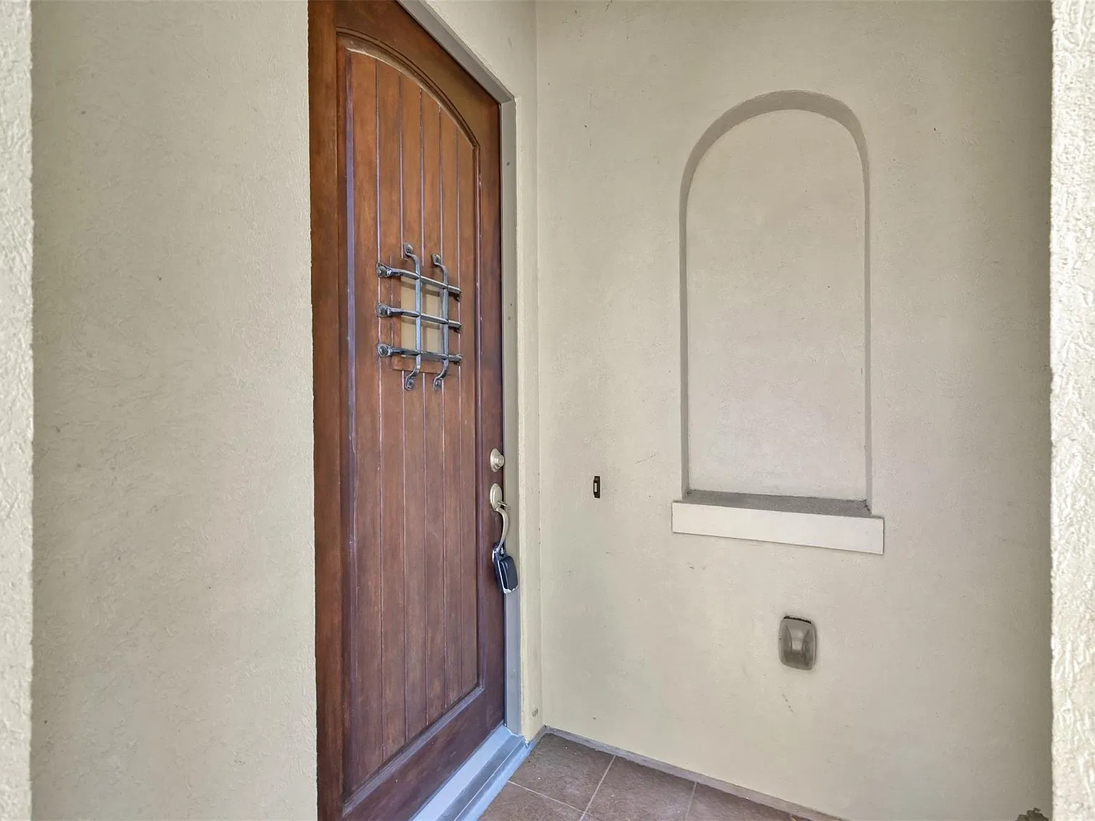 3 bed, 2.5 bath, 2340 sqft, $2,650 — Photo 4