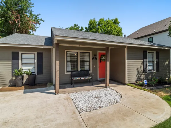 102 Moss St, College Station, TX 77840