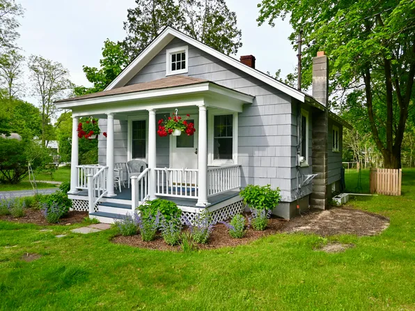 https://photos.zillowstatic.com/fp/68fd77fe13010961c1ce70c951664947-p_e.webp