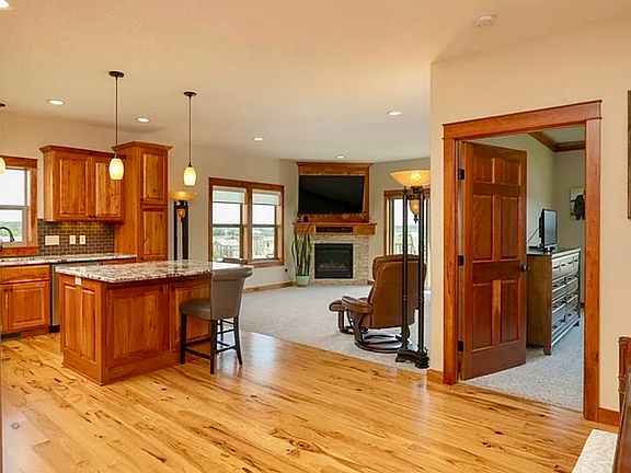 5th image of 2315 Superior Ln NW