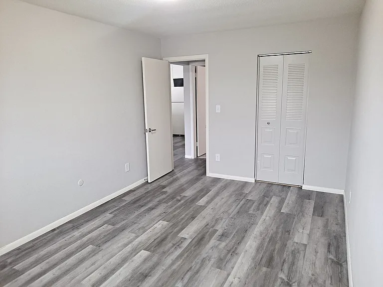 English Conway Place — Photo 25