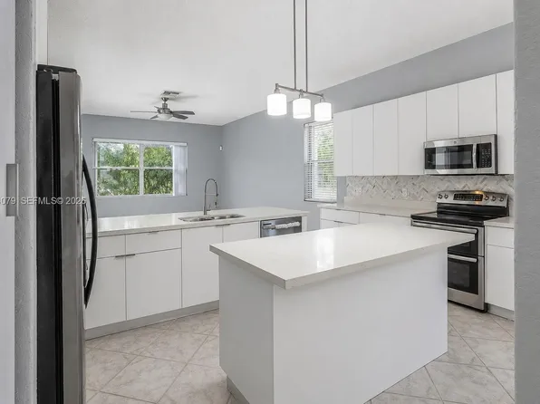 1101 NW 180th Ave, Hollywood, FL 33029