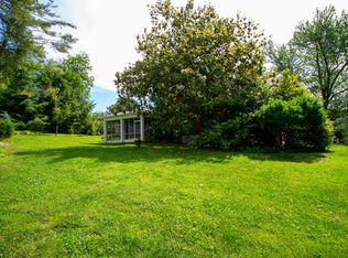 511 Blankenbaker Ln, Louisville, KY 40207