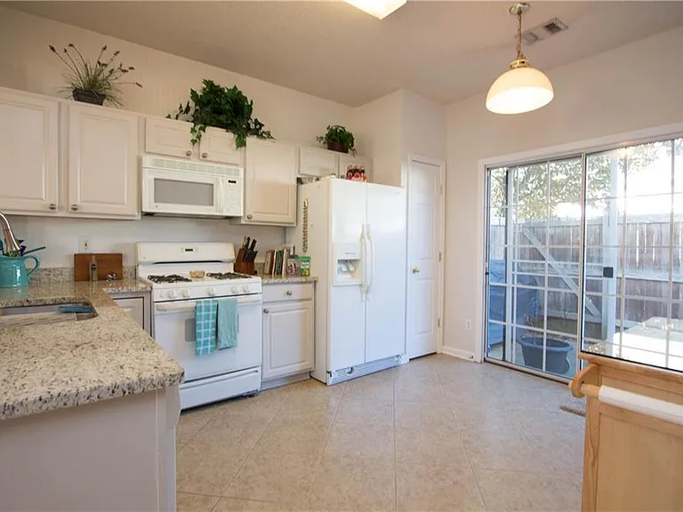 2507 Timbercreek Cir — Photo 9