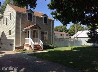 1721 S 88th St, West Allis, WI 53214