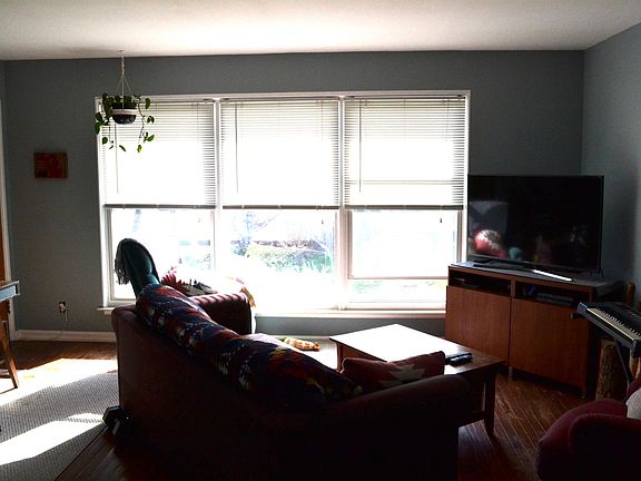 4th image of 120 S Maple Ave #118