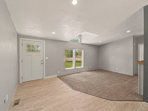4th image of 256 W Sheltie Ln