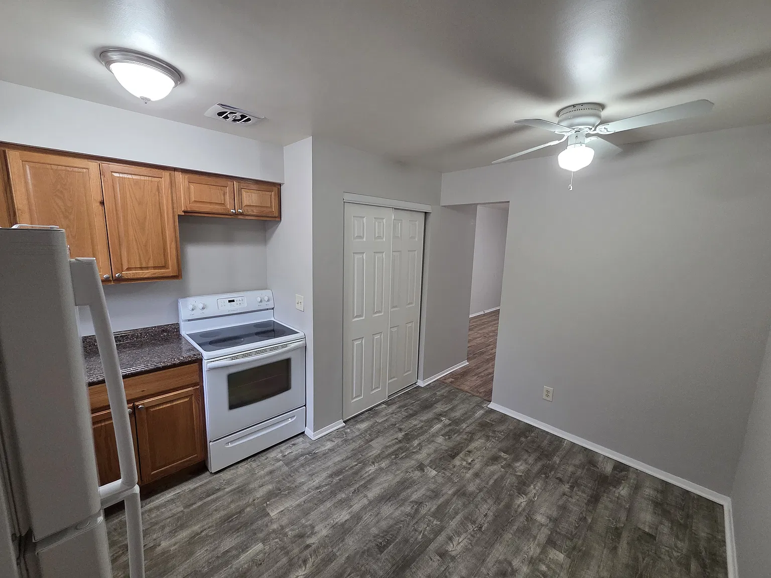 2 bed, 856 sqft, $950 — Photo 1