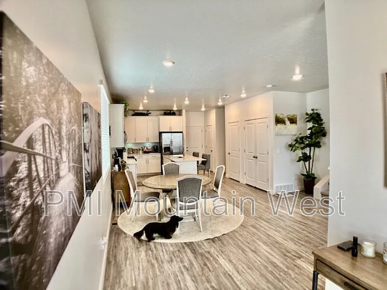 707 S Miller Ave — Photo 5