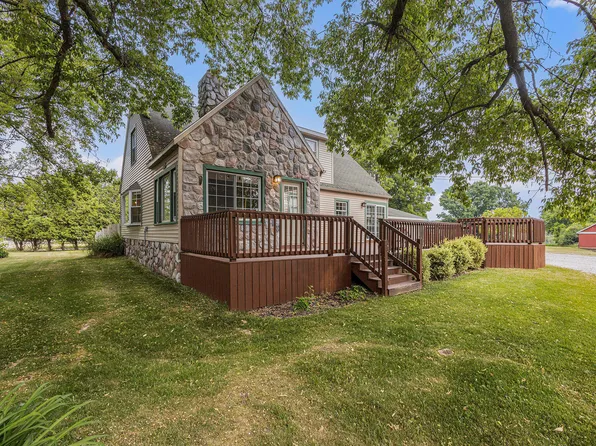303 W 44th St, Fremont, MI 49412
