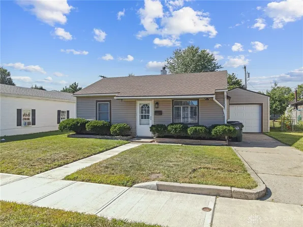 1178 Race Dr, Troy, OH 45373
