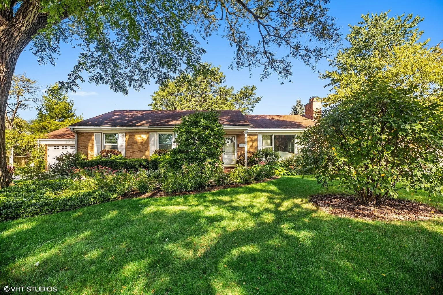 2138 Robincrest Ln photo 1