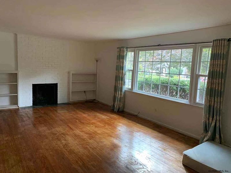 3rd image of 79 Devon Road