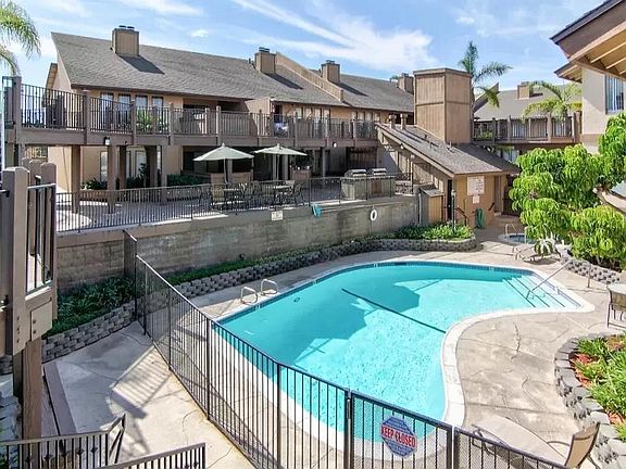 3rd image of 10858 Acacia Pkwy