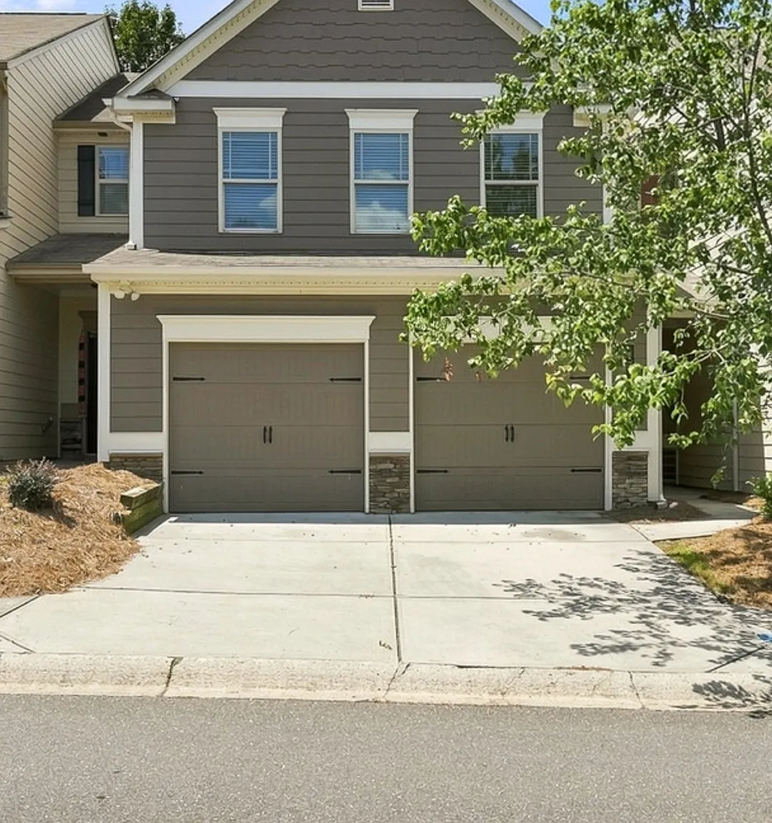 3 bed, 2.5 bath, 1836 sqft, $2,300 — Photo 1