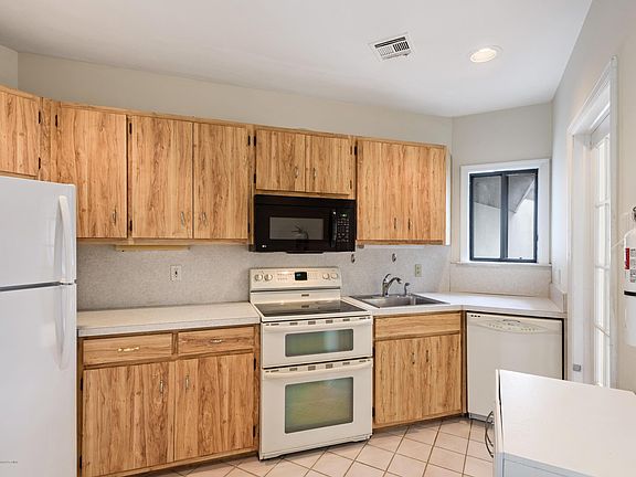 4th image of 84 Tower Hill Dr