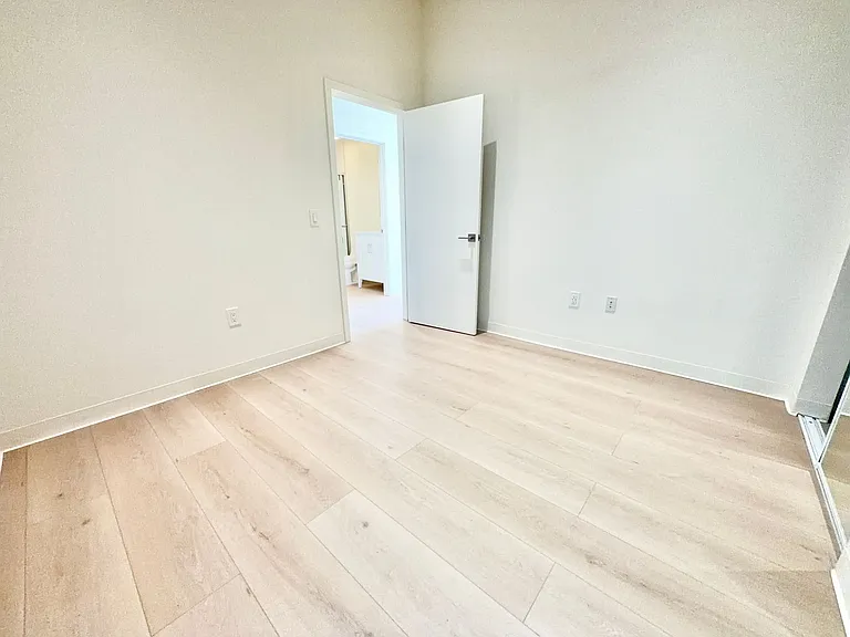 1256 Howard — Photo 44