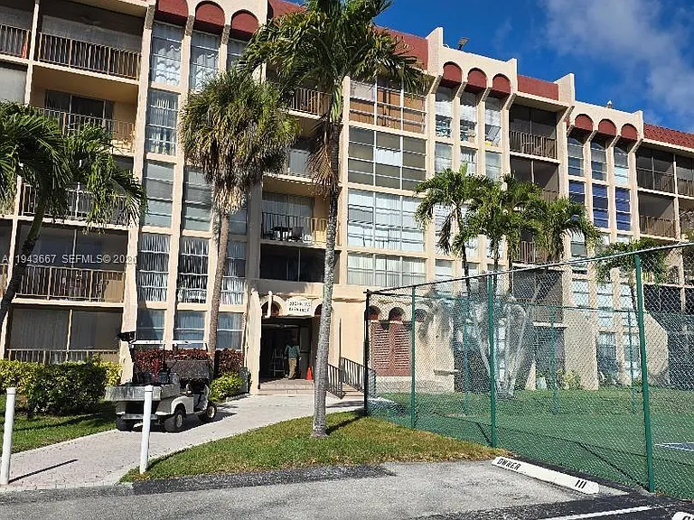 2001 Atlantic Shores Blvd #104 — Photo 3