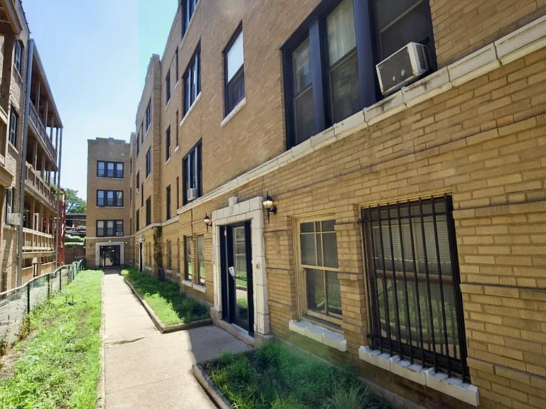 837 W Cornelia Ave #N3 — Photo 1
