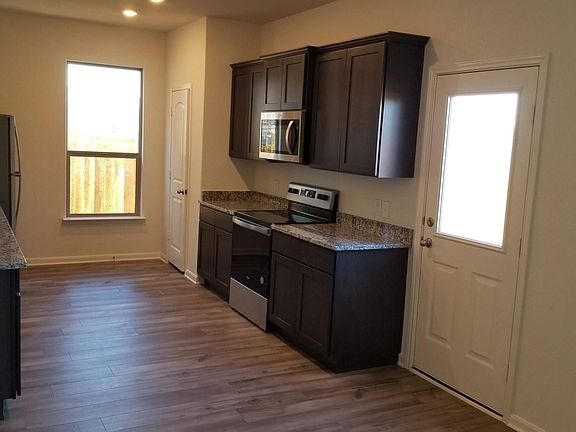 5th image of 635 Arlington Park Ct