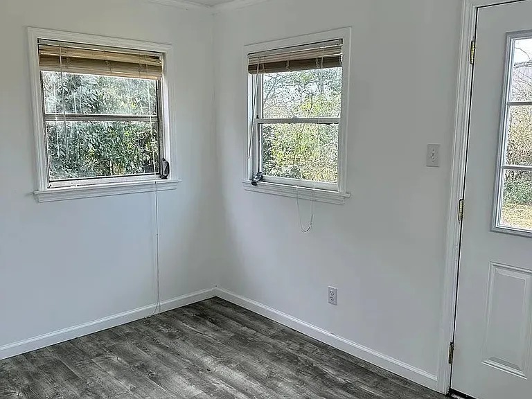 410 Clover St — Photo 9