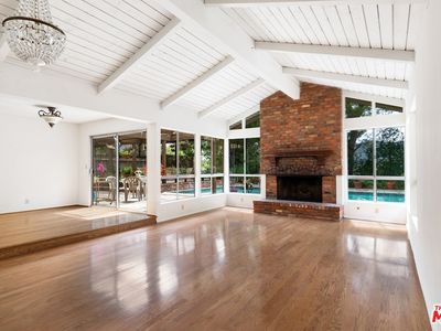 2443 Pesquera Dr, Los Angeles, CA, 90049