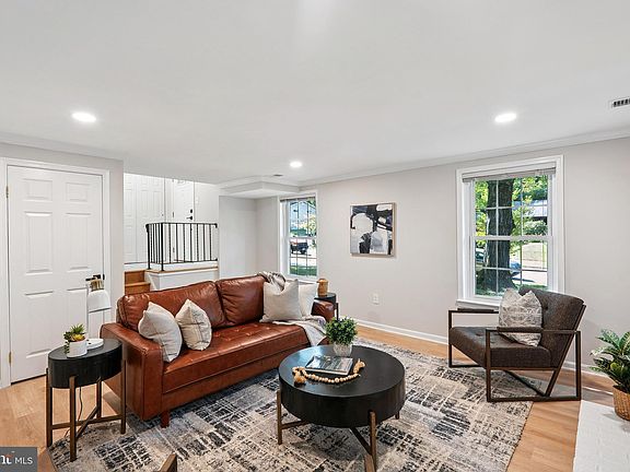 4th image of 4717 Iris Pl