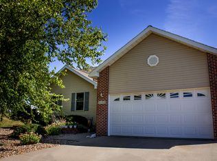 2452 Newport Cir, Oskaloosa, IA 52577