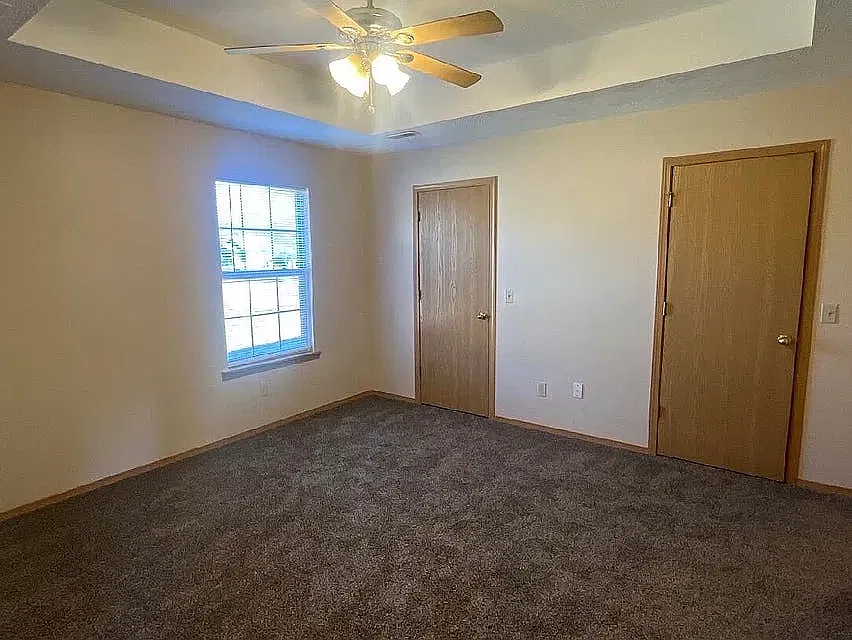 3 bed, 1100 sqft, $1,295 — Photo 3