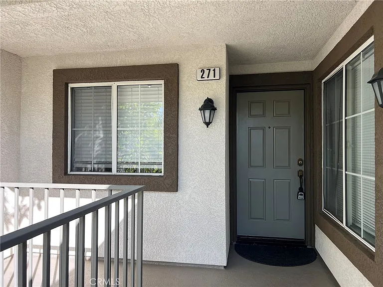271 Chaumont Cir — Photo 2