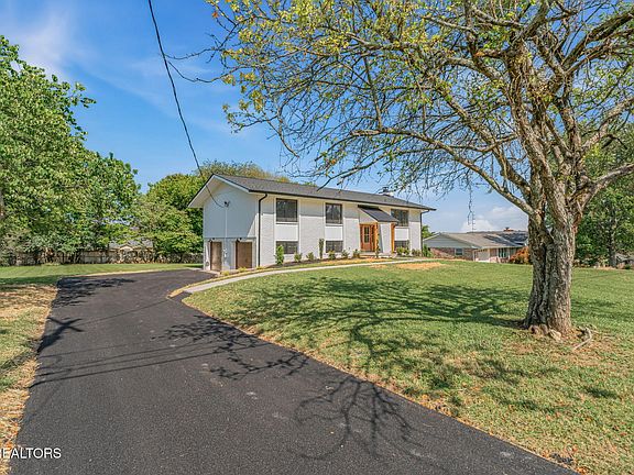 4th image of 8236 Spruceland Rd