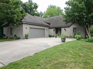 5 Apache Dr, Lake Winnebago, MO 64034