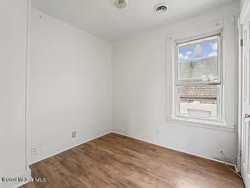 2nd image of 1701 Carrie Street