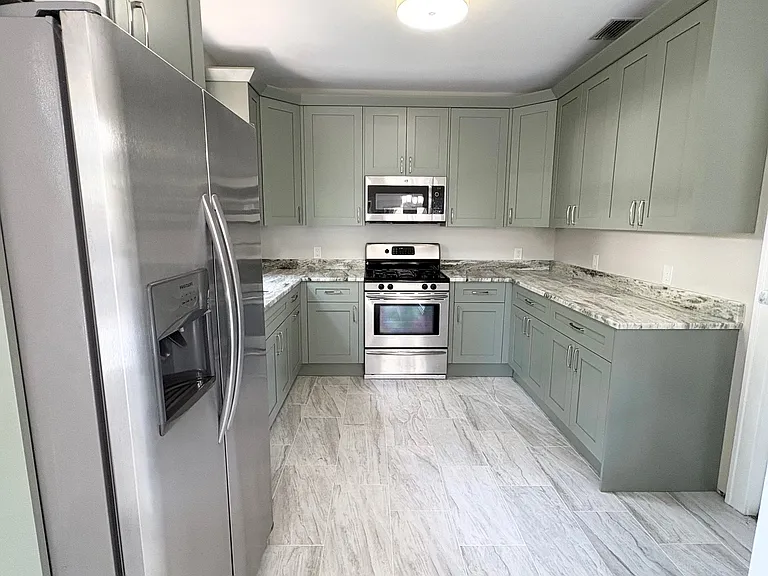2100 Dartmouth Ave N — Photo 7