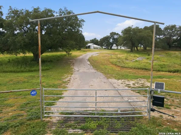 8811 Fm 471 N, San Antonio, TX 78253