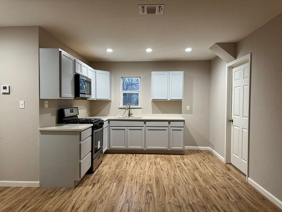 2nd image of 418 Fargo Ave