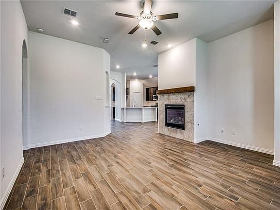 4th image of 2727 Salt Creek Way