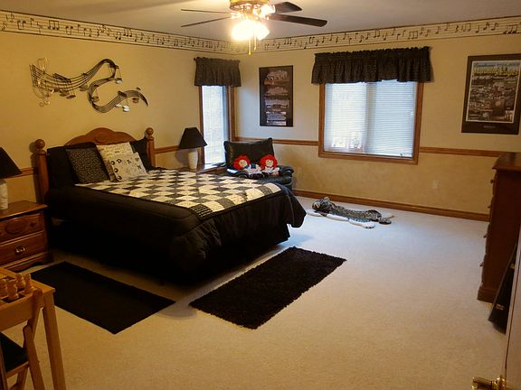 17’-6” x 15’-0” Bedroom #3 