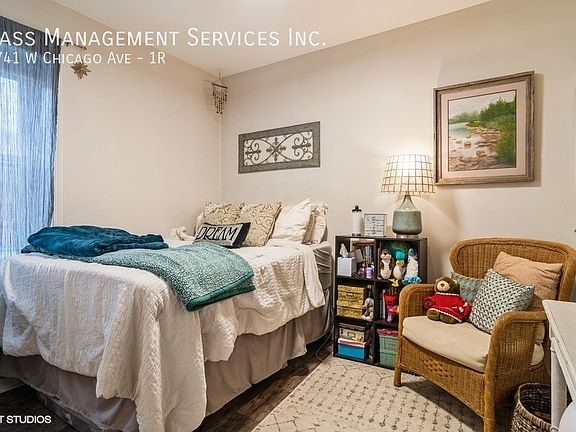 4th image of 1741 W Chicago Ave #1R