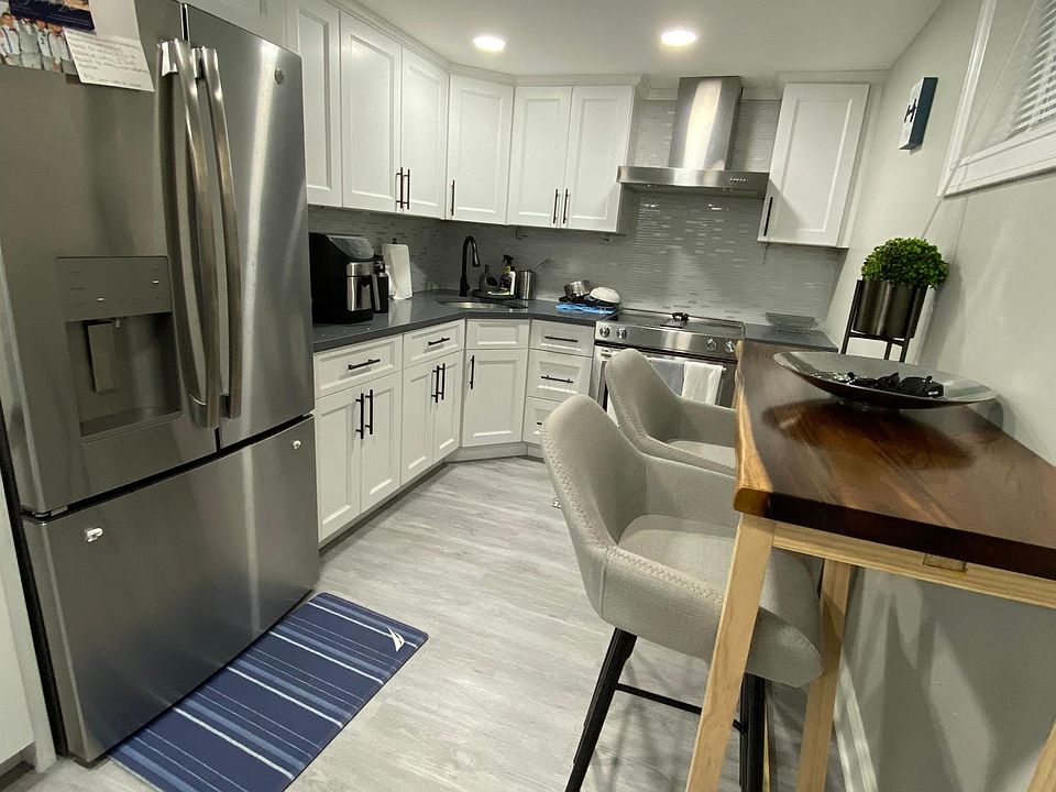 1st image of 182 Bennett Ave APT 1