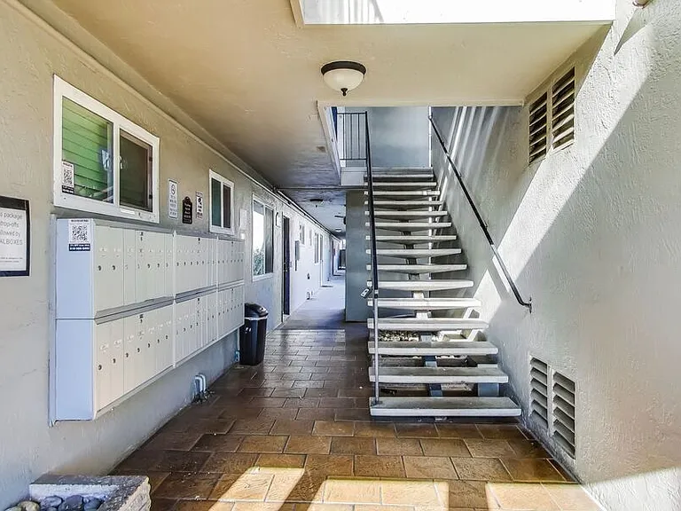 1701 Shoreline Drive — Photo 24