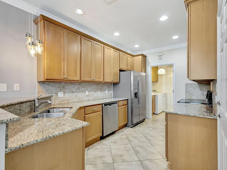 1212 S Community Dr — Photo 7