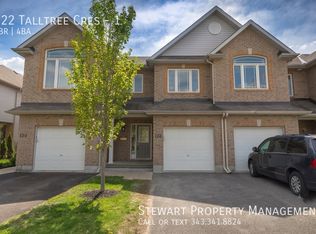 122 Talltree Cres #1, Ottawa, ON K2S 0B1